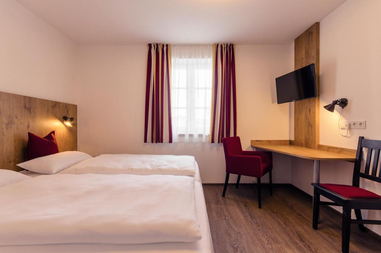 Hotel Brauerei Gaststaette Stierberg Obertaufkirchen Esterno foto